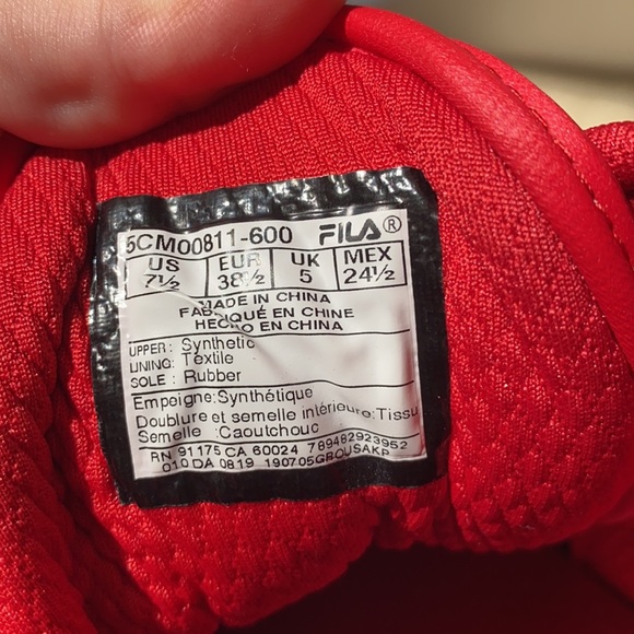 Red FILA sneakers - Picture 2 of 3